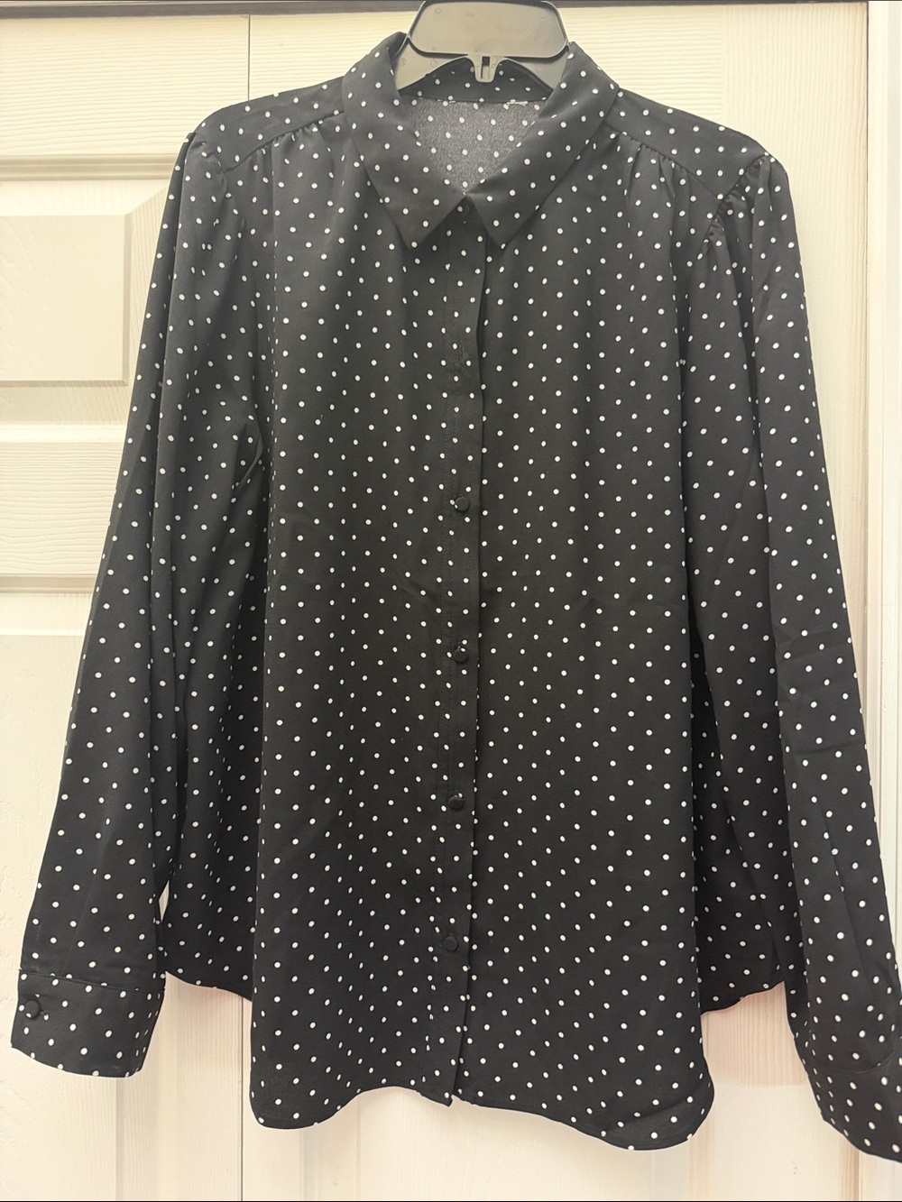 ❤️3 for $15❤️ Uniqlo Polyester Black Polka Dot Long-Sleeve Blouse